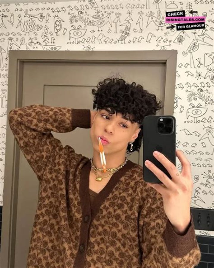 Larray – Larrayeeee Height, Age, Girlfriend, Biography, Wiki, Net Worth