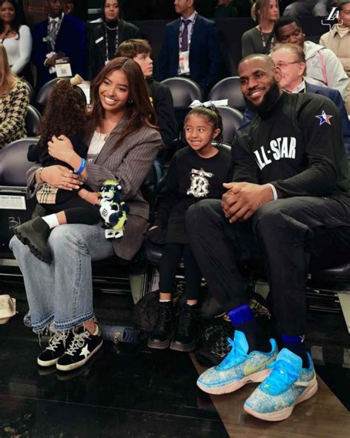 
LeBron James greets Kobe Bryant’s daughters Natalia, Bianka and Capri at 2023 NBA All-Star Game: Watch 