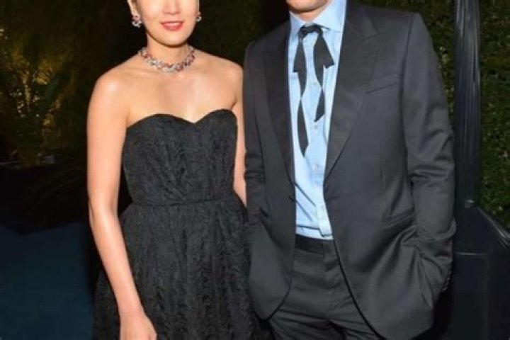 Lee Jung-jae is not Married to Wife. Dating Girlfriend: Lim Se-ryung.