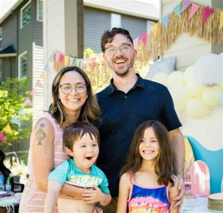 Liz Marek Height, Weight, Net Worth, Age, Birthday, Wikipedia, Who, Instagram, Biography