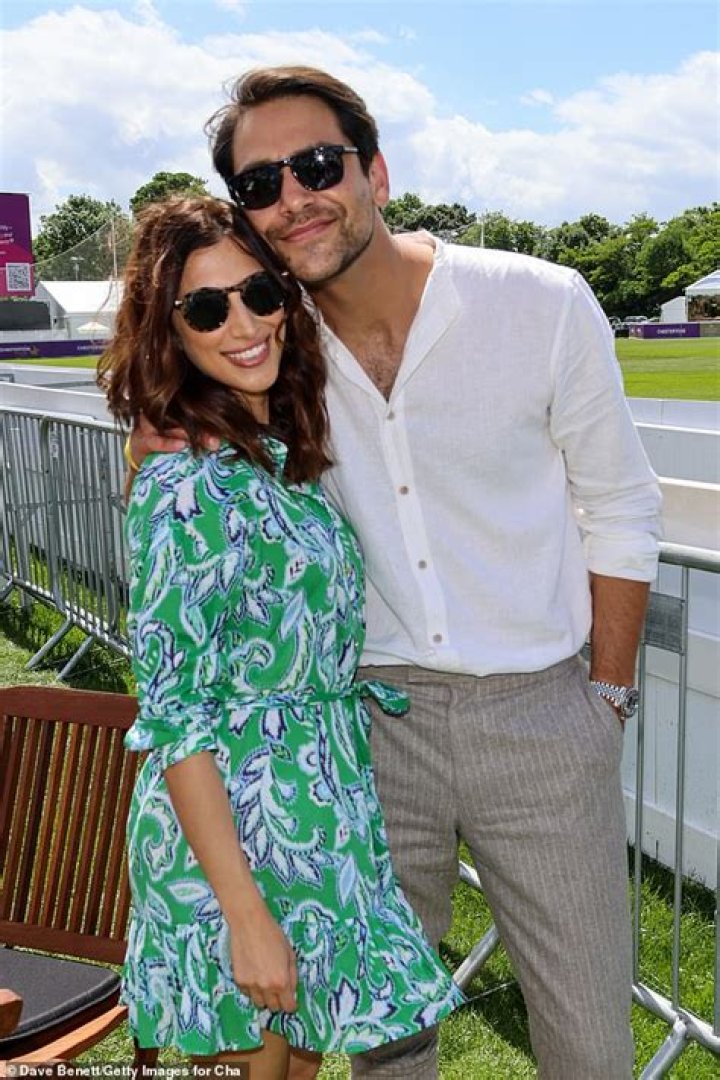 Luke Pasqualino And His Girlfriend Leah Aschettino Are Adorable As A Couple