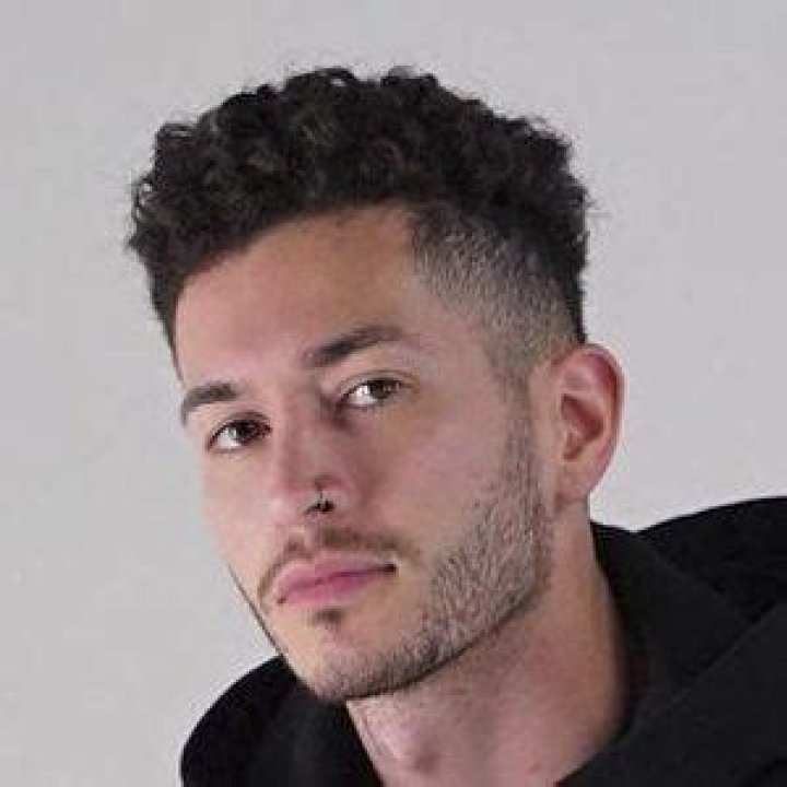 
Manny Mua Brother Nick Gutierrez Is A Fitness Model 