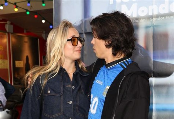 
Meet Chloé Jouannet Boyfriend Sandor Funtek? Net Worth And Parents 