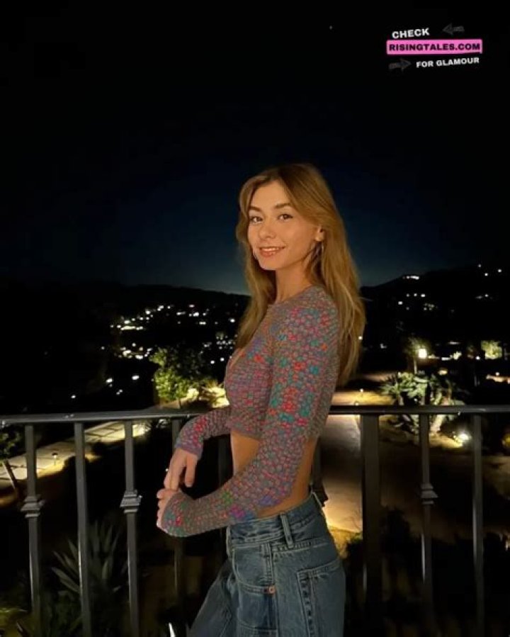 
Mia Hayward Brother Jake Hayward Is An American Influencer 