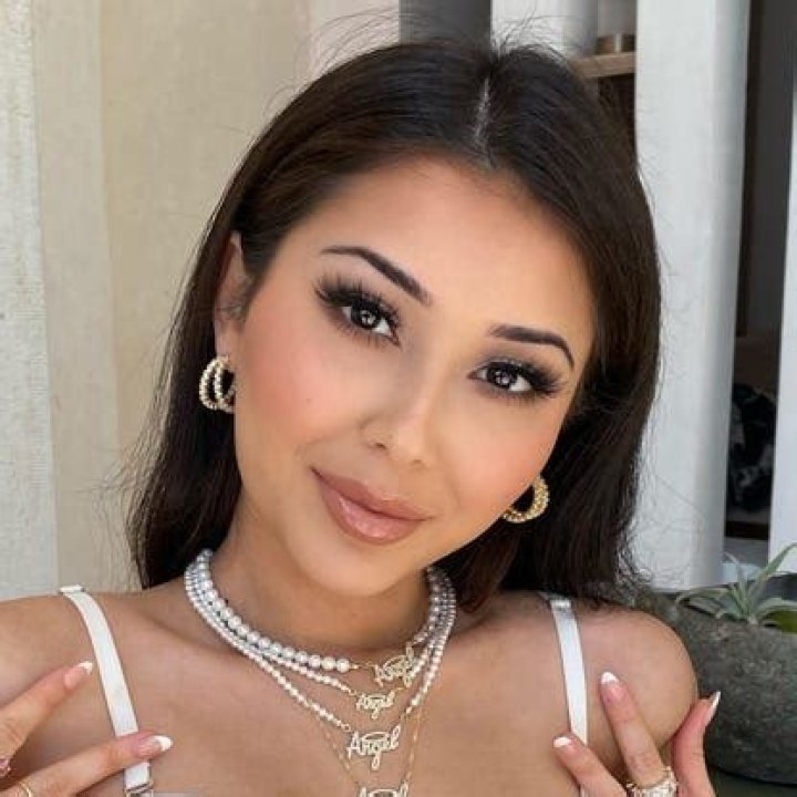 
Nazlia Yunus Height, Weight, Net Worth, Age, Birthday, Wikipedia, Who, Nationality, Biography 