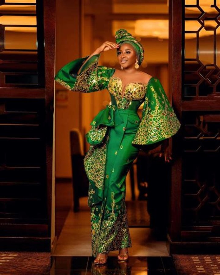
Nigerian Actress Ini Edo Shows Off Her Beauty In New Outfit. 