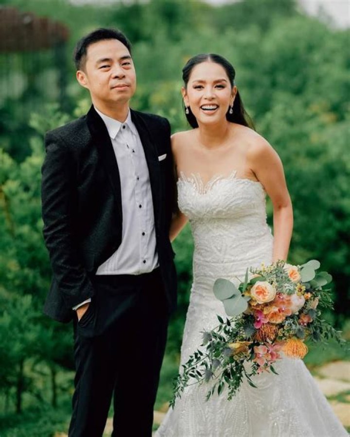 
Noreaga has been married to his wife Neri Santiago since 2011 