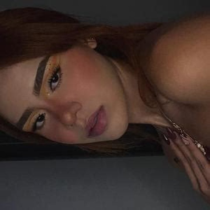 On Twitter, who is Valherreraaa? Information on the Instagram Influencer