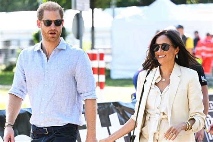 
Prince Harry and Meghan Markle Travel to Scotland Amid Concerns Over Queen Elizabeth’s Health 