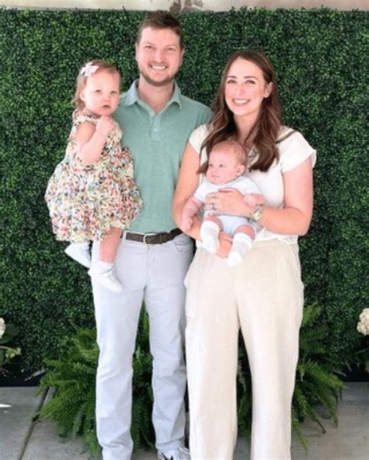 
Reed Robertson Height, Weight, Net Worth, Age, Birthday, Wikipedia, Who, Nationality, Biography 