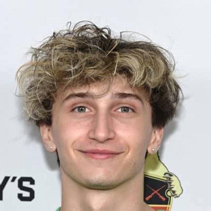 
Reif Harrison Height, Weight, Net Worth, Age, Birthday, Wikipedia, Who, Nationality, Biography 