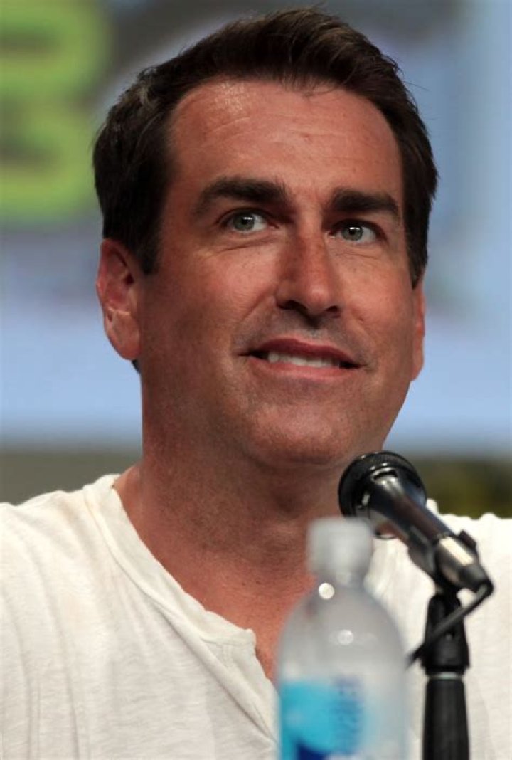 Rob Riggle Height, Weight, Net Worth, Age, Birthday, Wikipedia, Who, Nationality, Biography