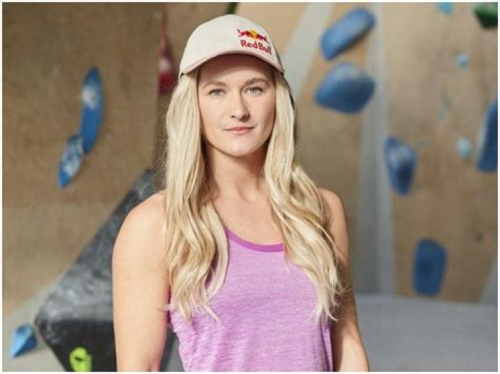 
Shauna Coxsey Height, Weight, Net Worth, Age, Birthday, Wikipedia, Who, Nationality, Biography 