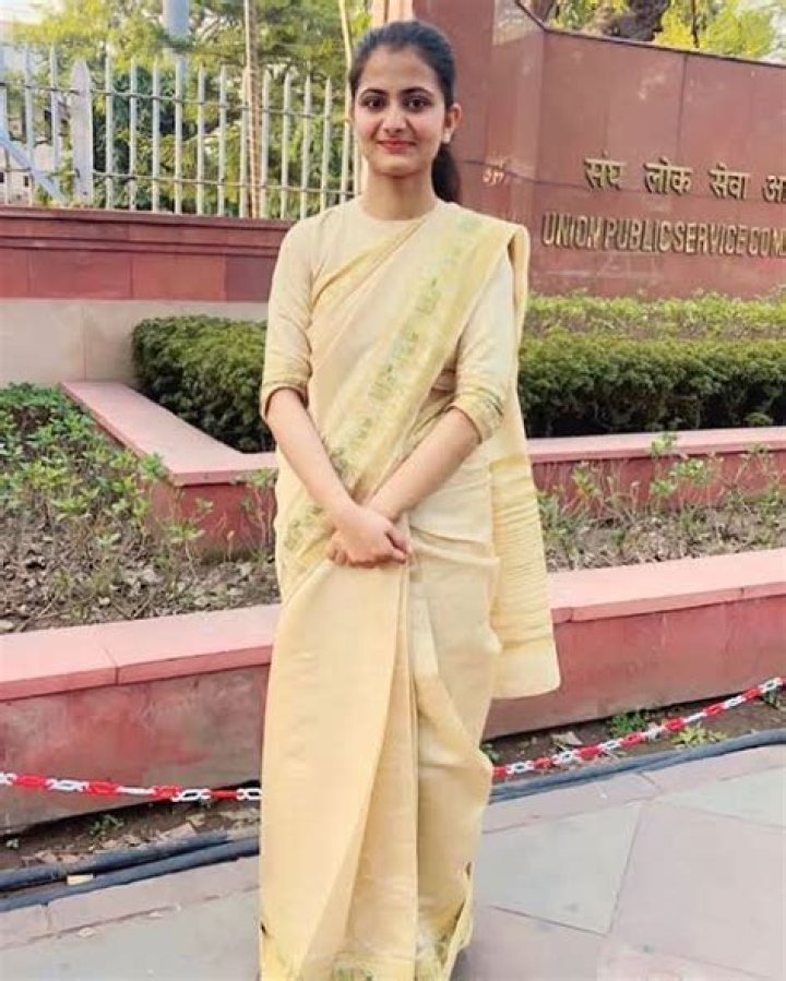 
Shruti Sharma Height, Weight, Net Worth, Age, Birthday, Wikipedia, Who, Nationality, Biography 