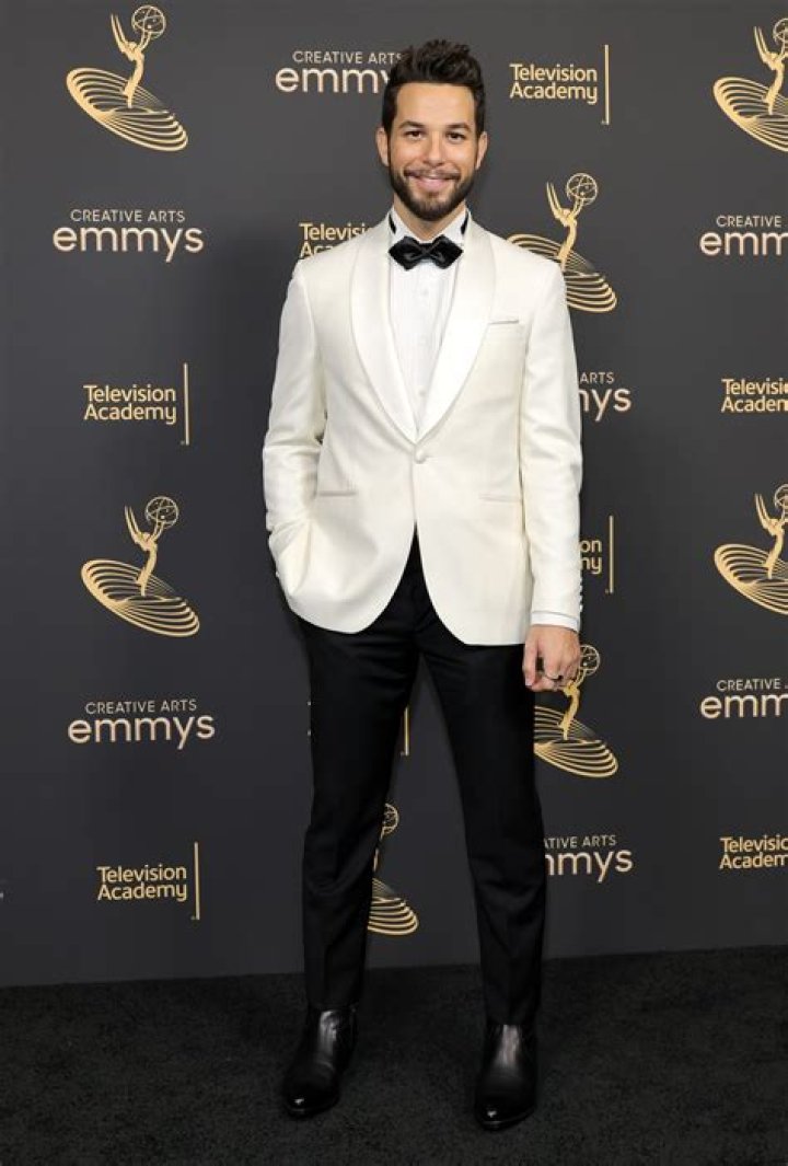 Skylar Astin Height, Weight, Net Worth, Age, Birthday, Wikipedia, Who, Nationality, Biography