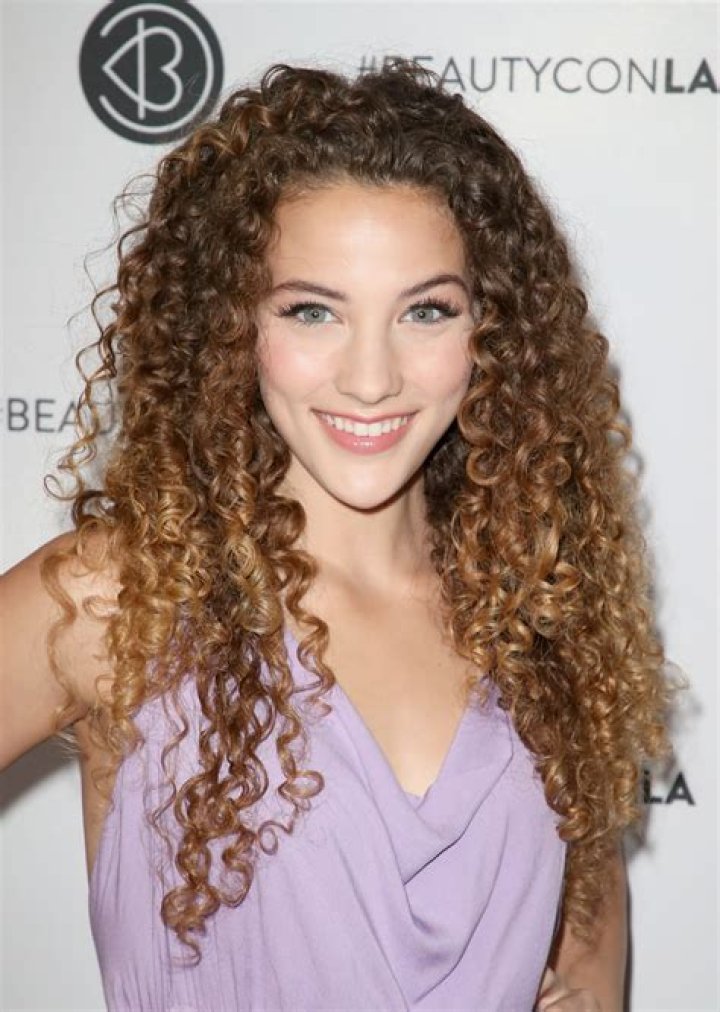 Sofie SanFilippo Height, Weight, Net Worth, Age, Birthday, Wikipedia, Who, Nationality, Biography