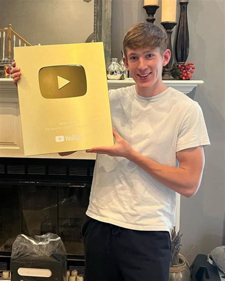 Stuart Ayres Height, Weight, Net Worth, Age, Birthday, Wikipedia, Who, Nationality, Biography