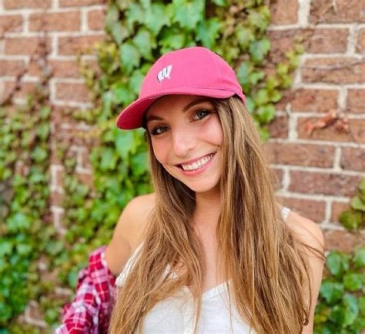 
Sydney Hilley Height, Weight, Net Worth, Age, Birthday, Wikipedia, Who, Nationality, Biography 