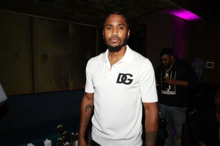 
Trey Songz Turns Himself In to Police for Allegedly Punching 2 People 