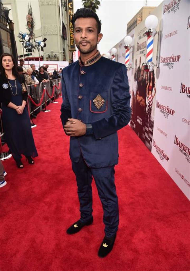 
Utkarsh Ambudkar Height, Weight, Net Worth, Age, Birthday, Wikipedia, Who, Nationality, Biography 