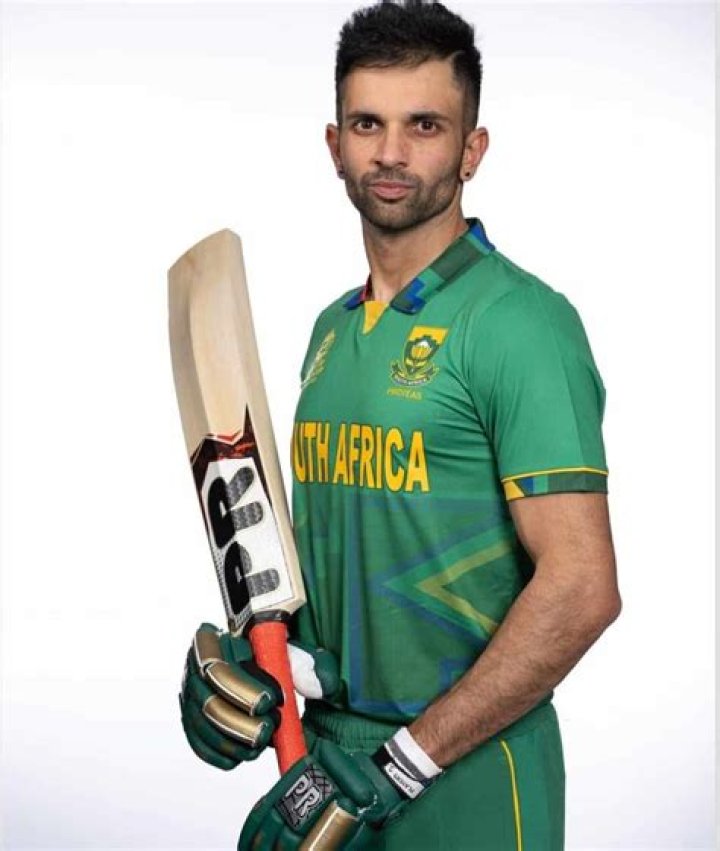 
What You Need to Know About South Africian Cricketer Keshav Maharaj Parents Kanchan Mala And Athmanand Maharaj 