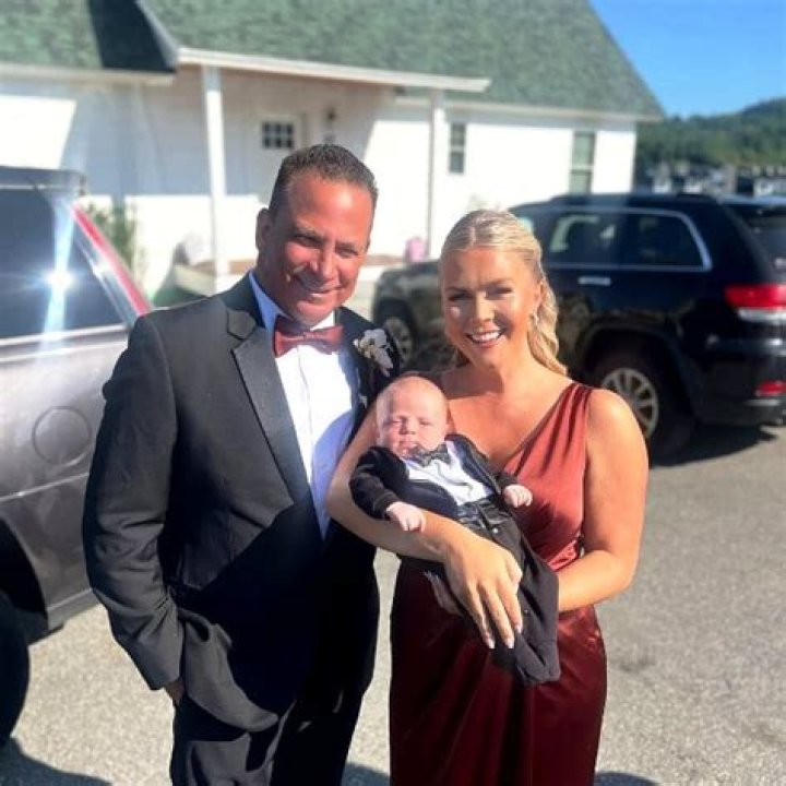 
Whitney Leavitt Height, Weight, Net Worth, Age, Birthday, Wikipedia, Who, Nationality, Biography 