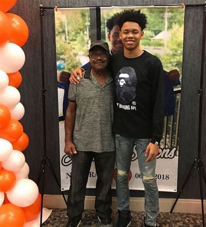 
Who are Anfernee Simonss Parents? Anfernee Simons Biography, Parents Name and More 