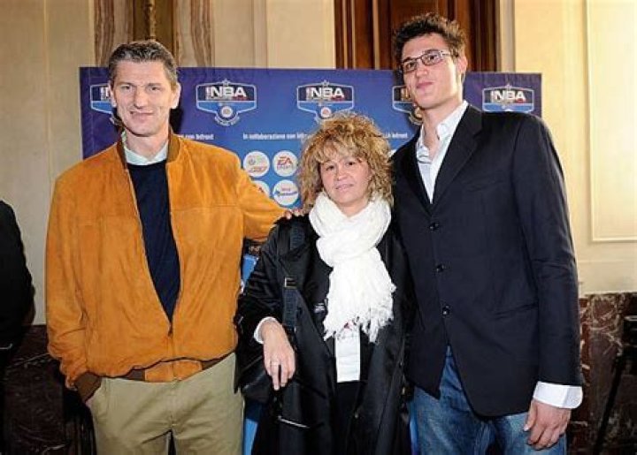 
Who are Danilo Gallinari Parentss Parents? Danilo Gallinari Parents Biography, Parents Name, Nationality and More 