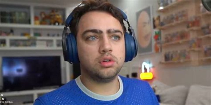 
Who Is Cool Slick Twitch? Mizkif Livestream With Emiru Explained 