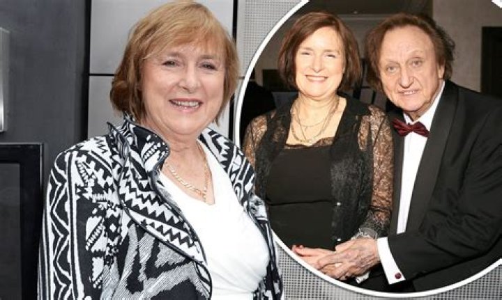 
Who is Jackie Clegg Dodd, Chris Dodd’s wife? 