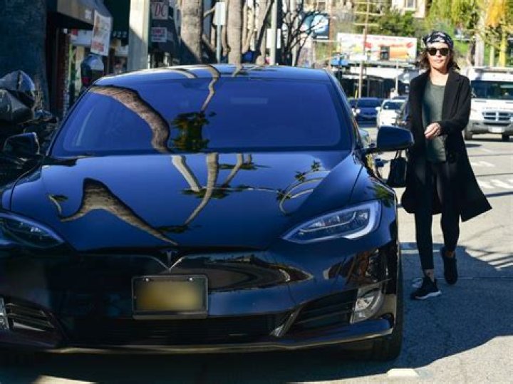 
Who is Jiyoung Yoon? Woman sues Tesla after Model 3 allegedly explodes after hitting tree, kills husband 