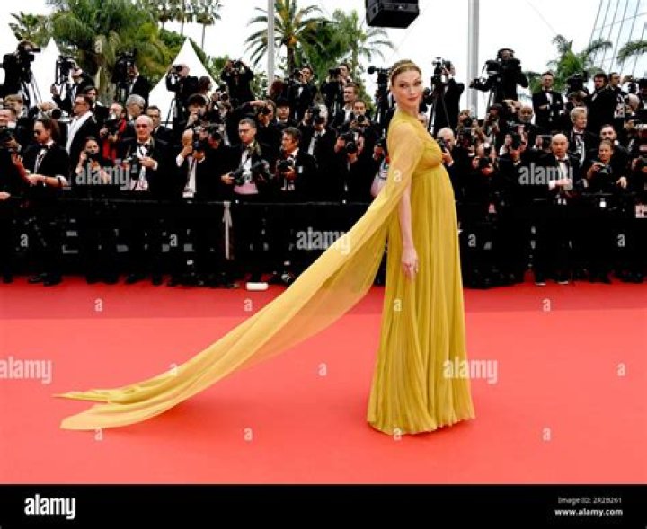 
Who Is Maria Travel? Instagram Influencer Pushed IU On Red Carpet At Cannes 