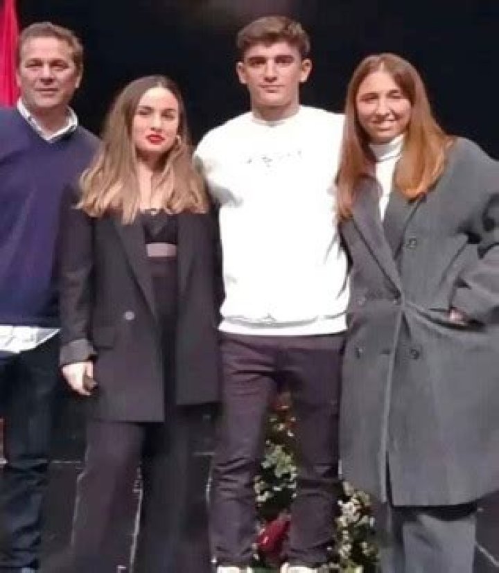 
Who Is Pablo Paez? Here Is What You Need To Know About Barcelona Central Midfielder Father 