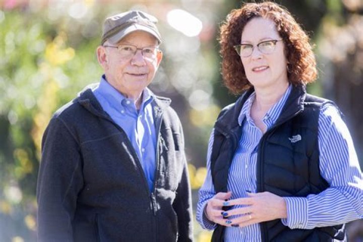 
Who Is Val Hoyle Husband? 