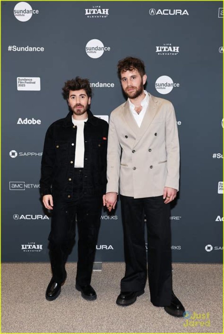 
Who Is Zoey Deutch Boyfriend 2022 Jimmy Tatro And What Happened With Dylan Hayes? 