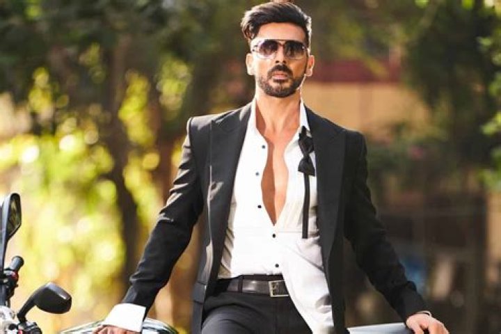 Zayed Khan Height, Weight, Net Worth, Age, Birthday, Wikipedia, Who, Nationality, Biography